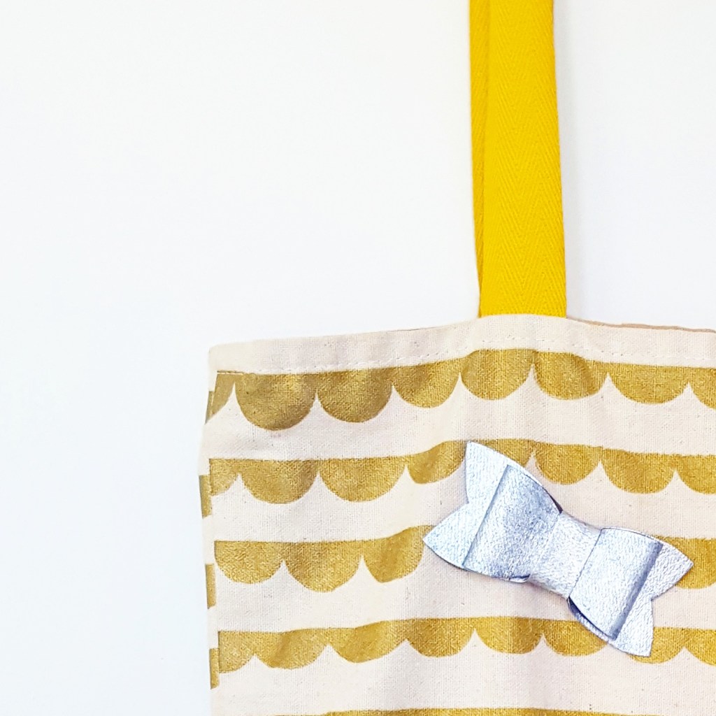 Kraft-tex paper leather bow&nbsp;pins